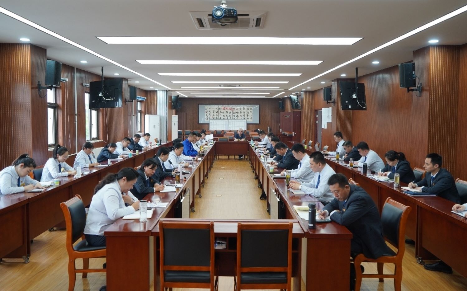 鑫企旺组织召开4月份经济分析会